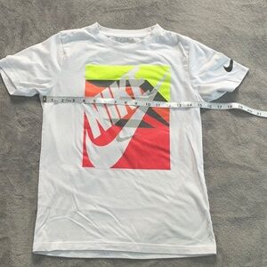 Nike T, M,